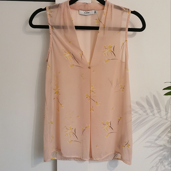 NWOT - JustFab Sleeveless Blouse in shade Peach Whip XS - Picture 6 of 9